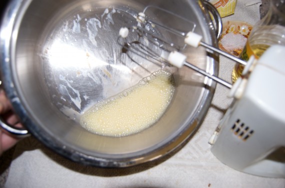 Mix the eggs with the mixer/fork